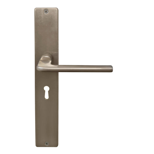 Chalet Square Backplate Std Keyhole in Natural Bronze