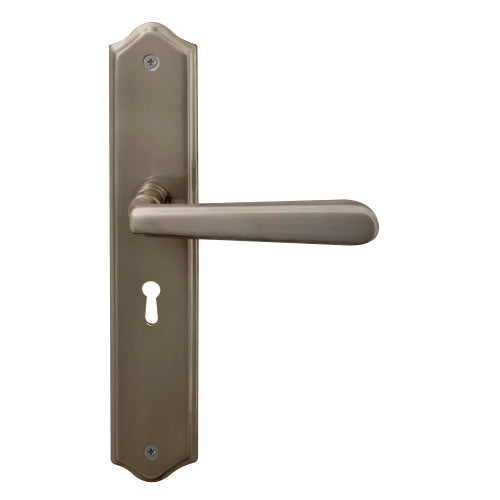 Villa Traditional Backplate Std Keyhole in Natural Bronze
