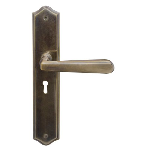 Villa Traditional Backplate Std Keyhole in Oil Rubbed Bronze