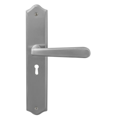 Villa Traditional Backplate Std Keyhole in Satin Chrome