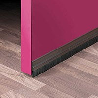 RAVEN RP83 Brush Strip 920mm in White